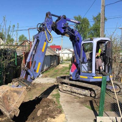 Копка переливного колодца в очень стеснённых условиях.